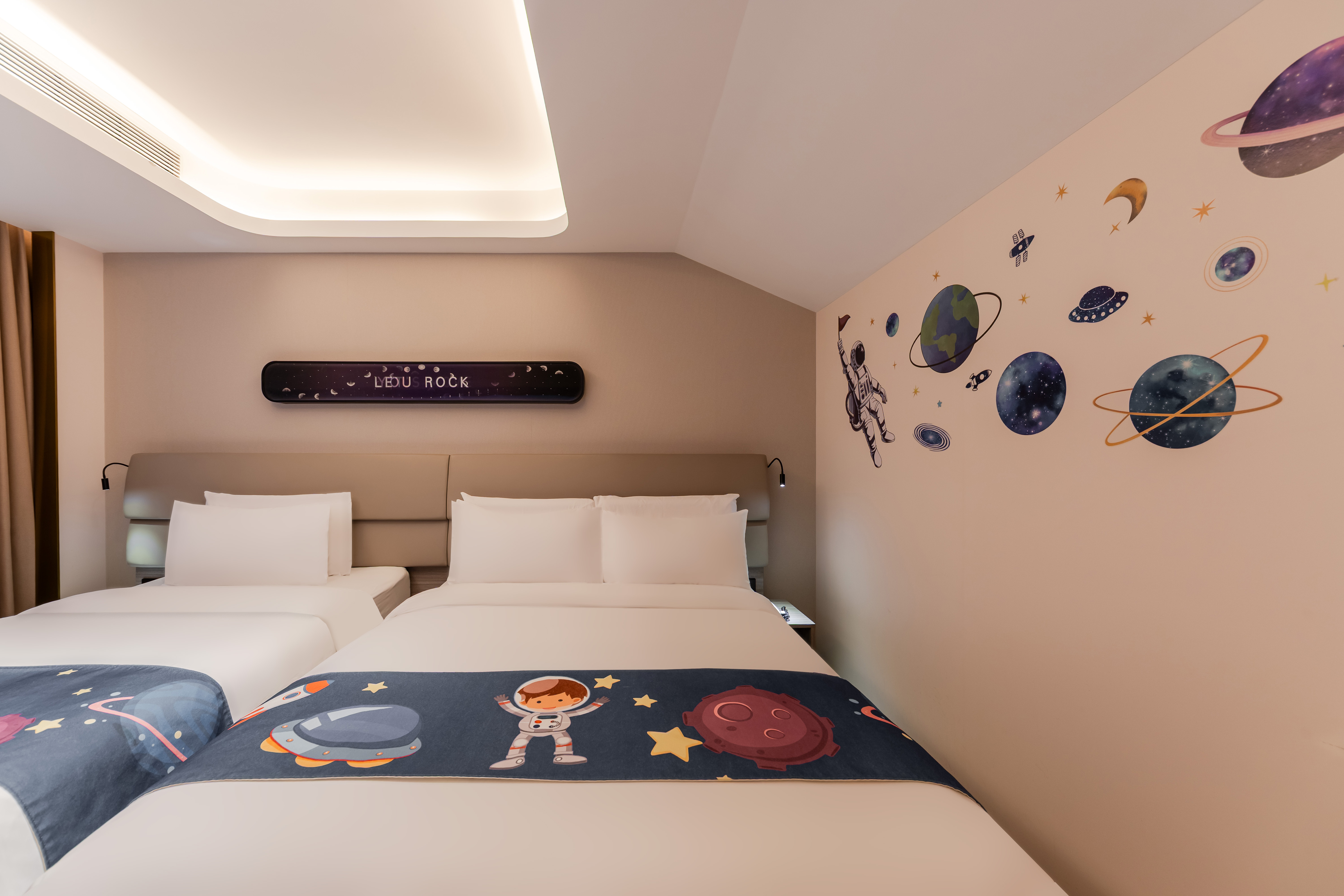 套房（智能投屏+徕芬吹风机）