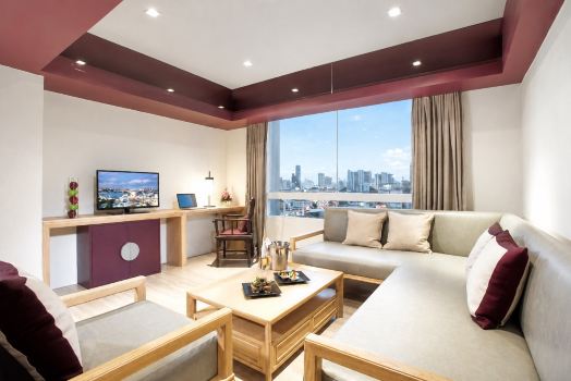 The Quarter Hualamphong by UHG