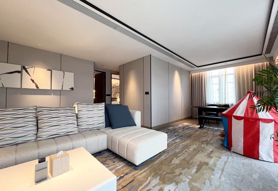 单卧套房 1张超大床和1张双层床 小童主题