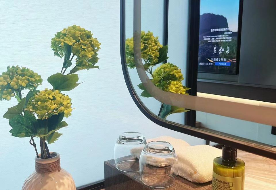 花园行政大床房【全景落地窗】