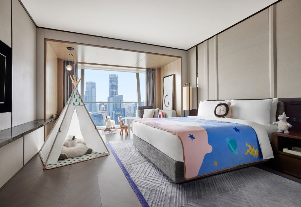 悦享萌趣亲子江景大床房