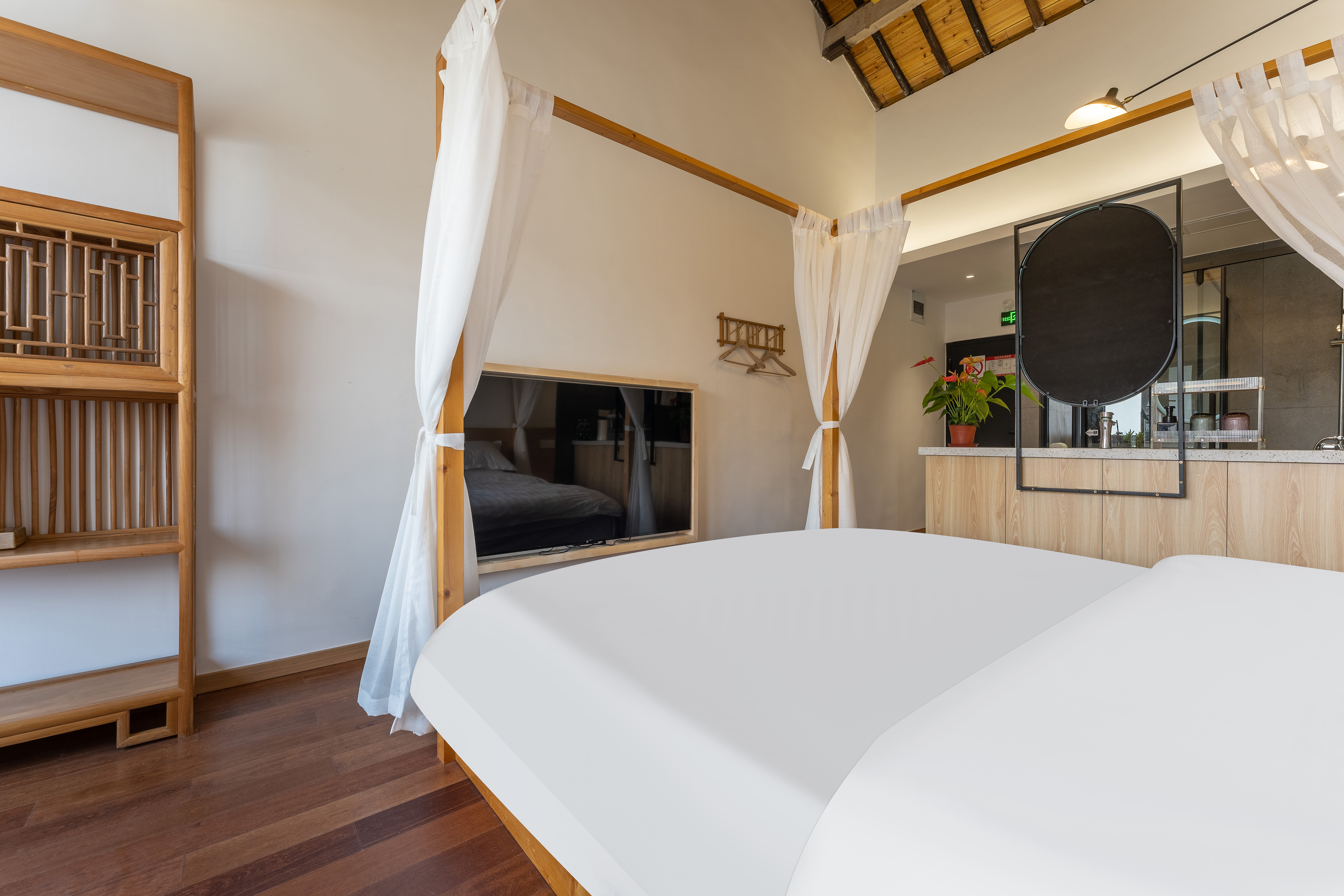 东井·大床房丨小冰箱+观景茶台+古桥河景