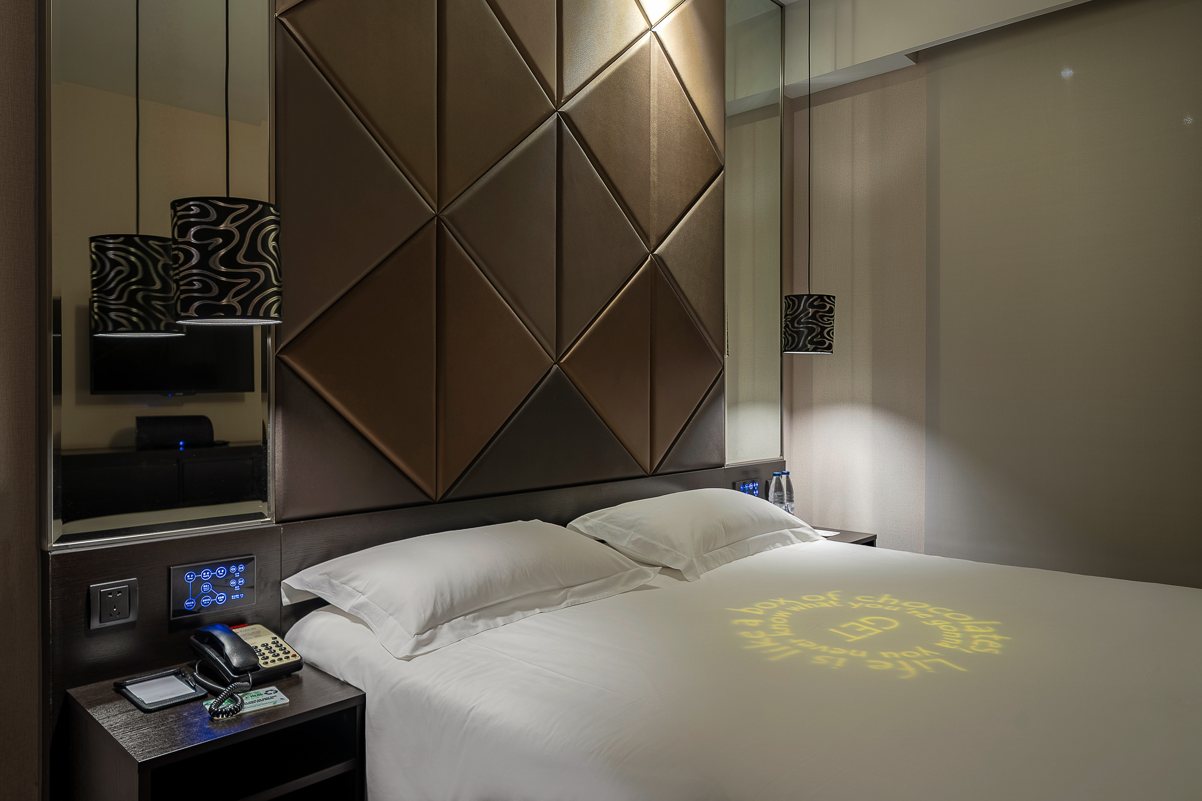 大床房（智能投屏+小冰箱）