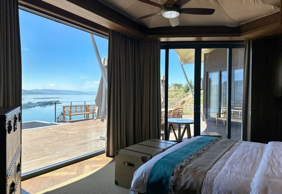 野陌--鏡湖奢華露台湖景雙卧套房（智能客控+壁爐+家庭露台+休閑客廳+雙人浴缸+超大落地窗）