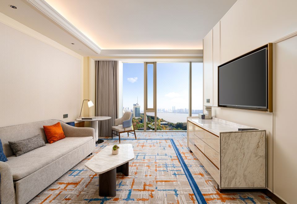 江景家庭套房 | 客廳帶沙發大床