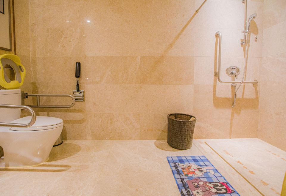 高级家庭房（两房连通+南湖美景）