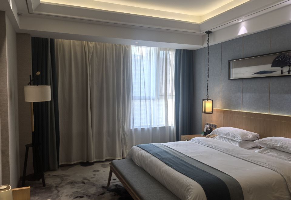 尊享·豪华大床房-明窗+电动窗帘