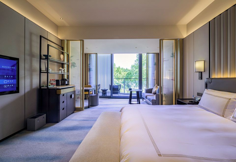 豪華湖景大床房