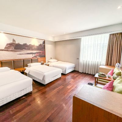 好友三人房｜浴缸+保險櫃+閩南茶具+明窗 夏商怡翔假日飯店（廈門火車站店）優惠