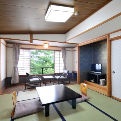 8 Tatami Room