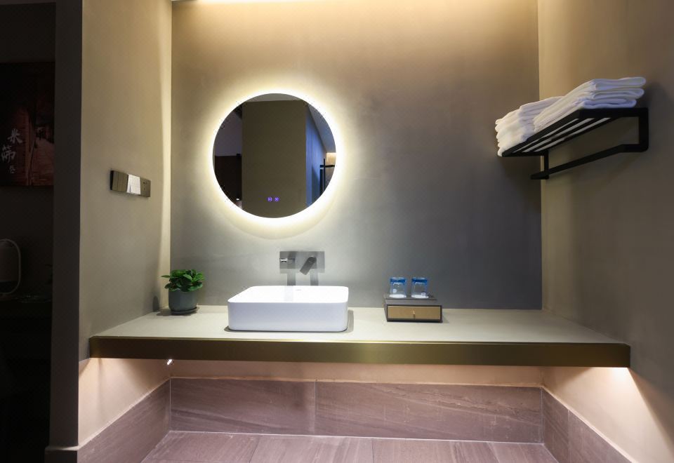 Mishai Lane · Boutique Double Bed Room (Giant Screen Projection+Smart Home)