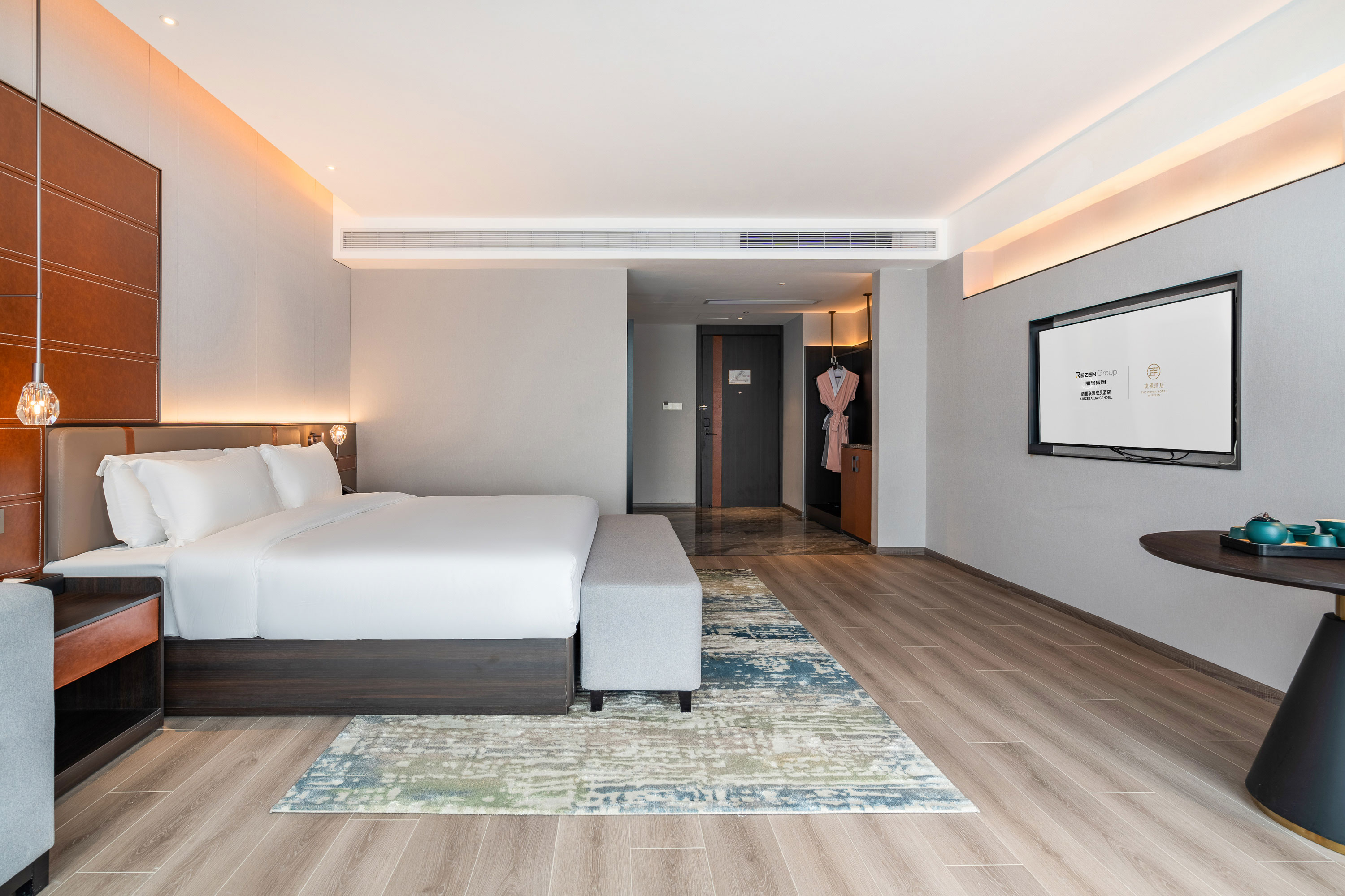 豪华大床房（全景落地窗+迷你冰箱+摺叠沙发椅）