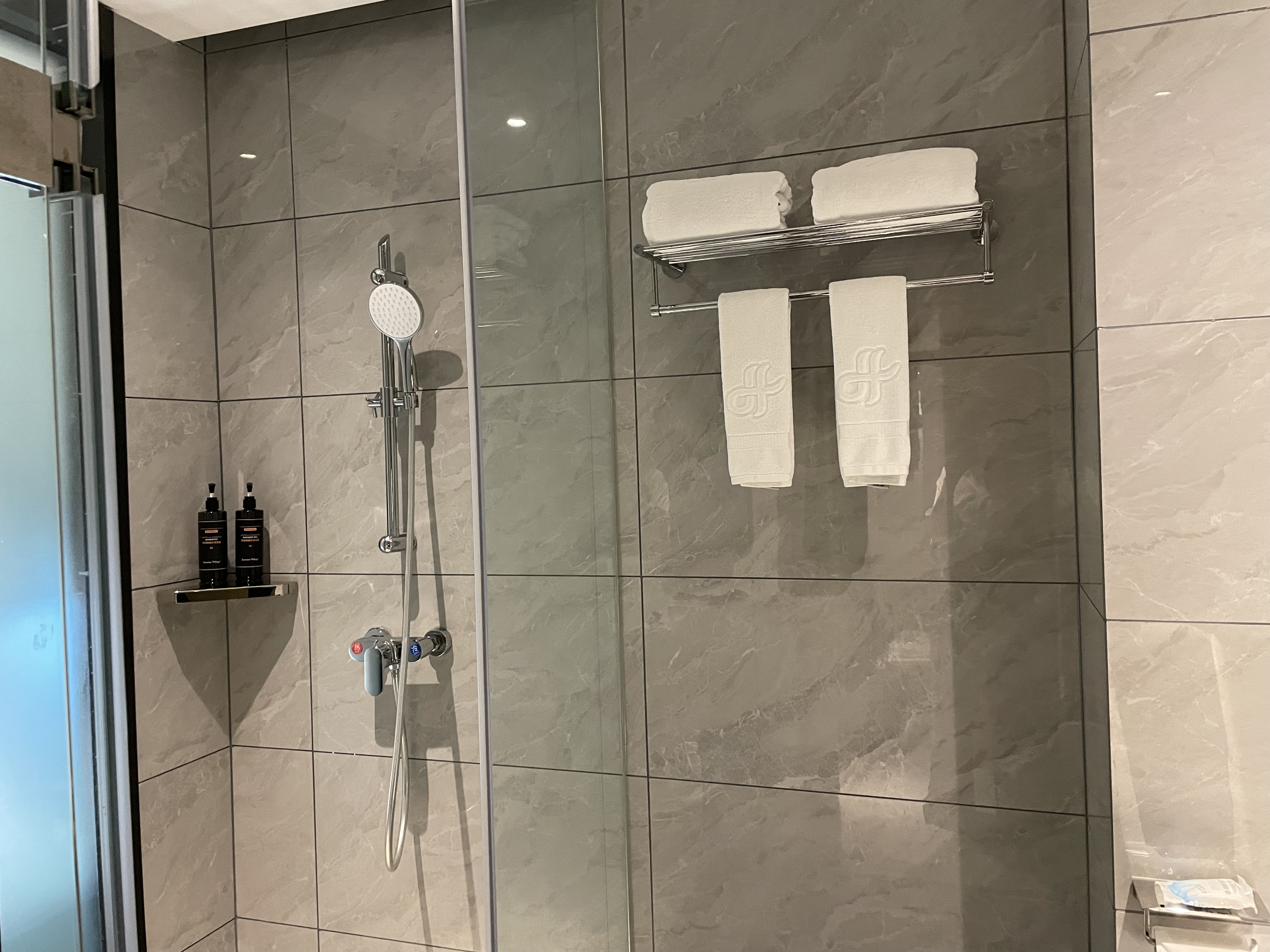 雅豪大床房（森林氧吧+乳胶床垫）