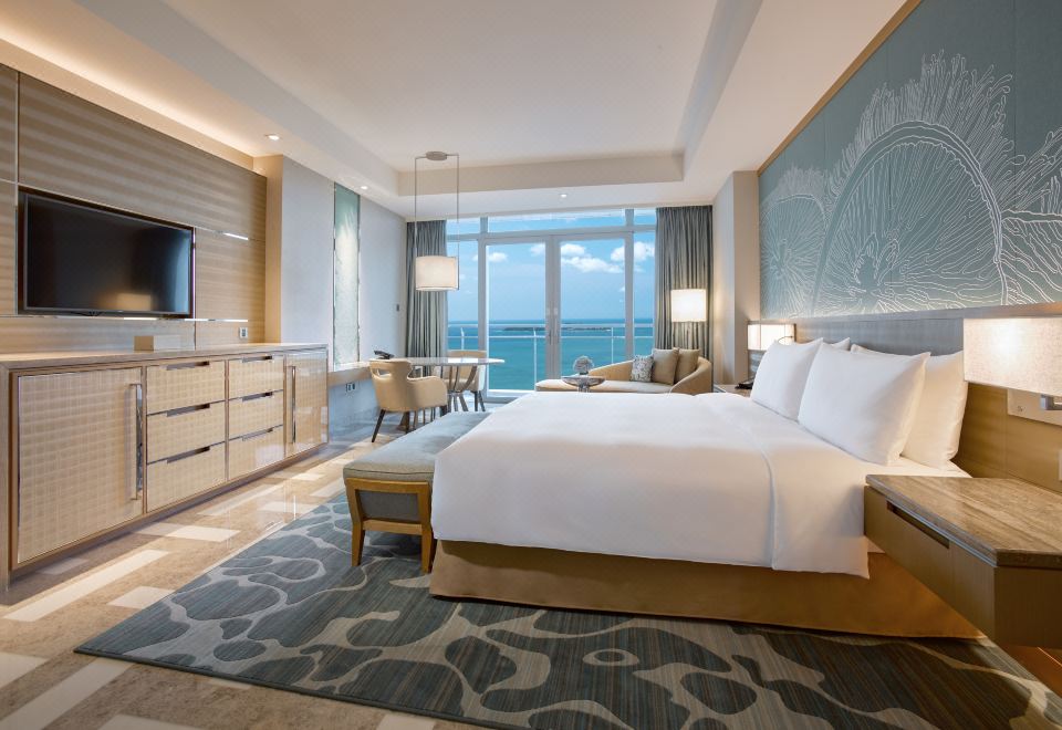 皇傢俱樂部至尊海景大床房