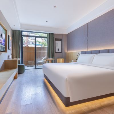 幾木庭院大床房（電動馬桶、電動窗簾、智能小度、小冰箱、智能投屏、獨享庭院） 北京南站馬家堡地鐵站亞朵X飯店優惠