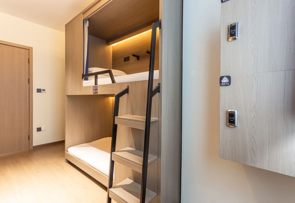 Likeyou男生四人間「負離子吹風機+浴巾+大廳觀影」