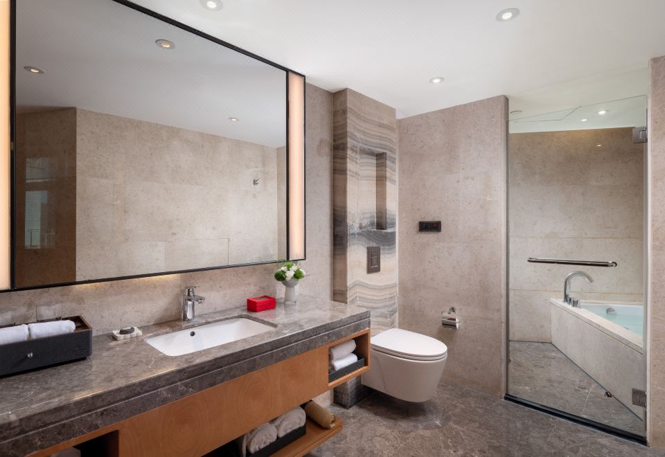 景观套房「直瞰城市地标+一室一厅奢阔空间+私享浴缸」