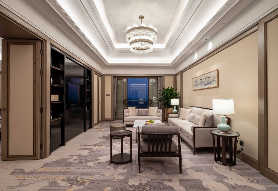 玉蘭苑豪華湖景套房