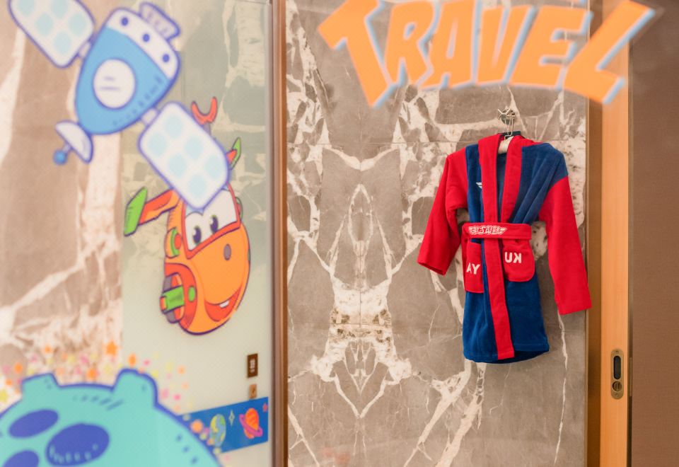 酷芽超級飛俠太空湖景雙床房