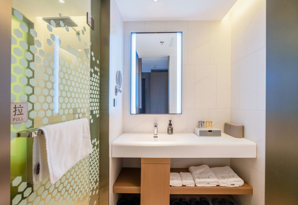 行政套房（陽光滿屋+mini冰箱+零壓睡眠床墊）