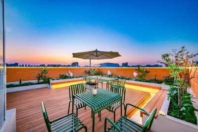 Sky Garden Rooftop Social Hostel | Steps to Bell Tower & Food St (24H & English-Friendly) Отели в г. 