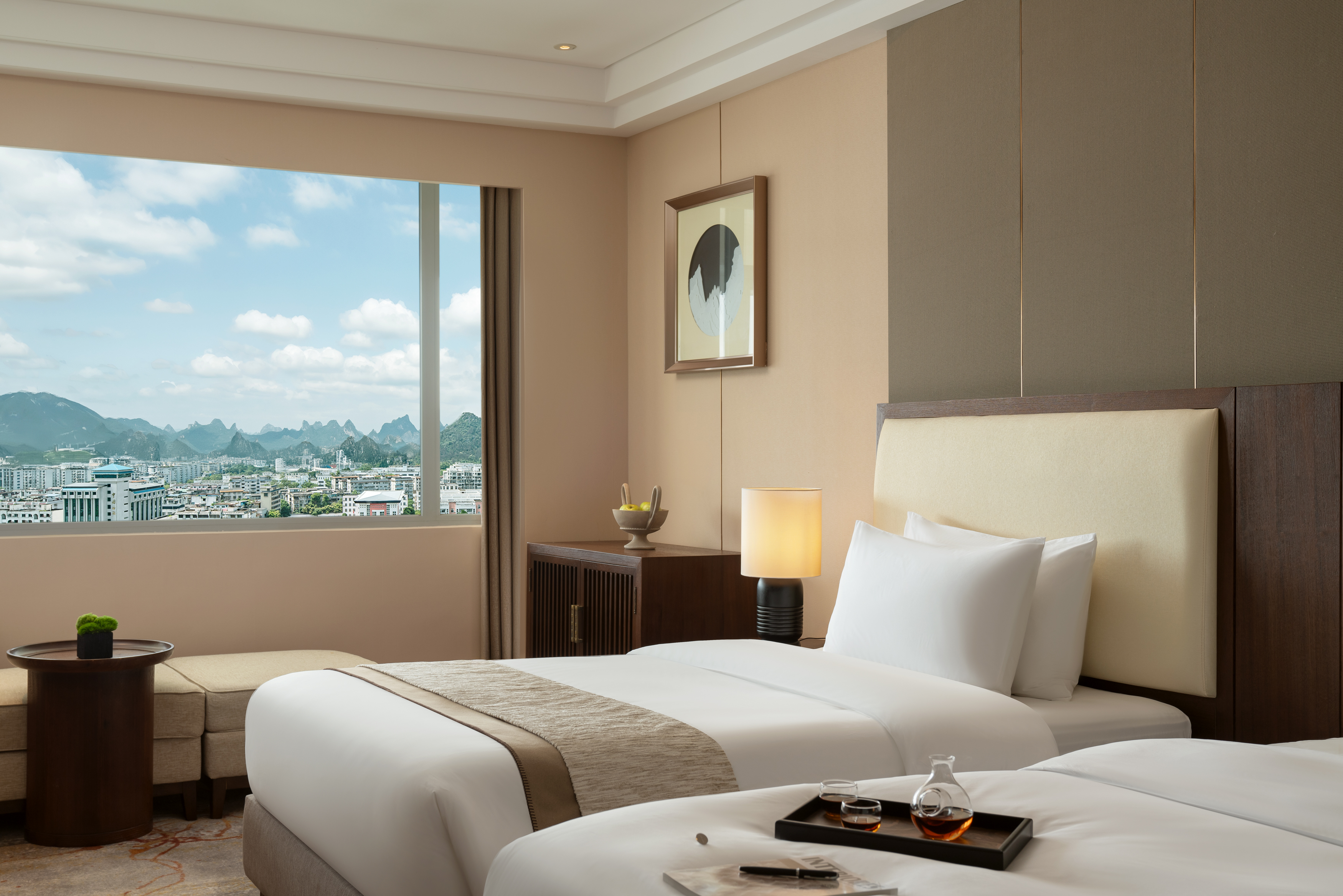 Guilin Exhibition International Hotel行政豪華雙床房丨靜享舒懶浴缸+獨立辦公桌+甜夢之床