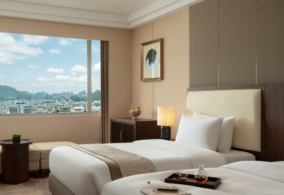 行政豪华双床房丨静享舒懒浴缸+独立办公桌+甜梦之床