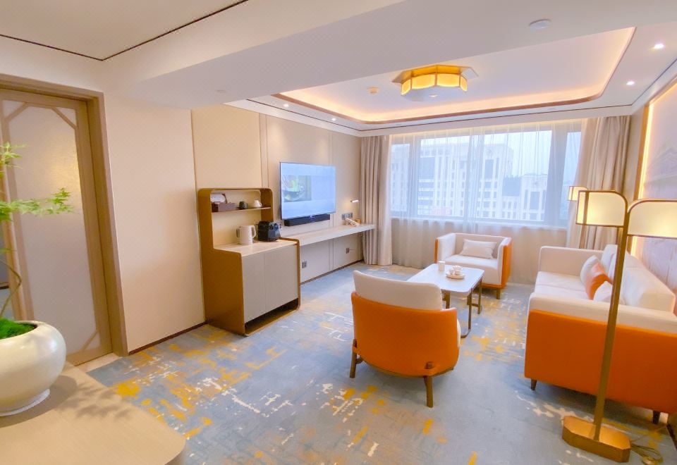 Beijing International HotelSuperior King Bed Suite(Smart Guest Control + TV Projection + Capsule Coffee Machine)