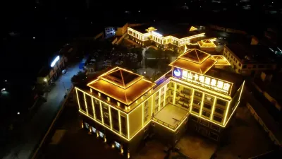 Minshan Kaga Hot Spring Hotel Hotel di 