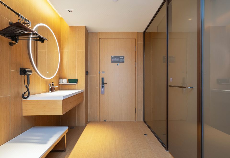 家庭房（闹中取静，绿植园景）