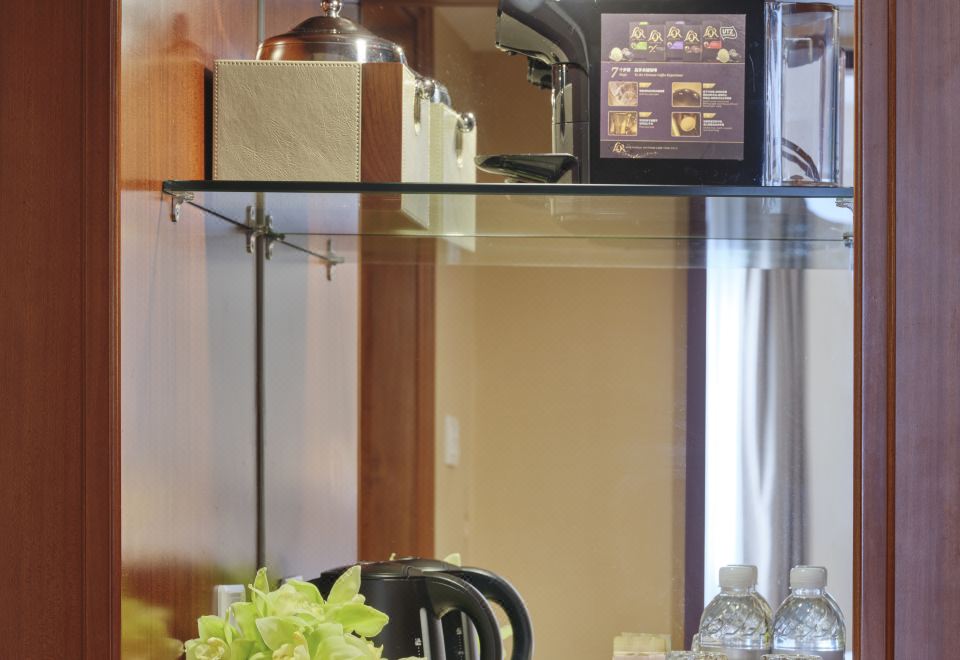 Jin Jiang Park Hotel ShanghaiDeluxe Queen Room