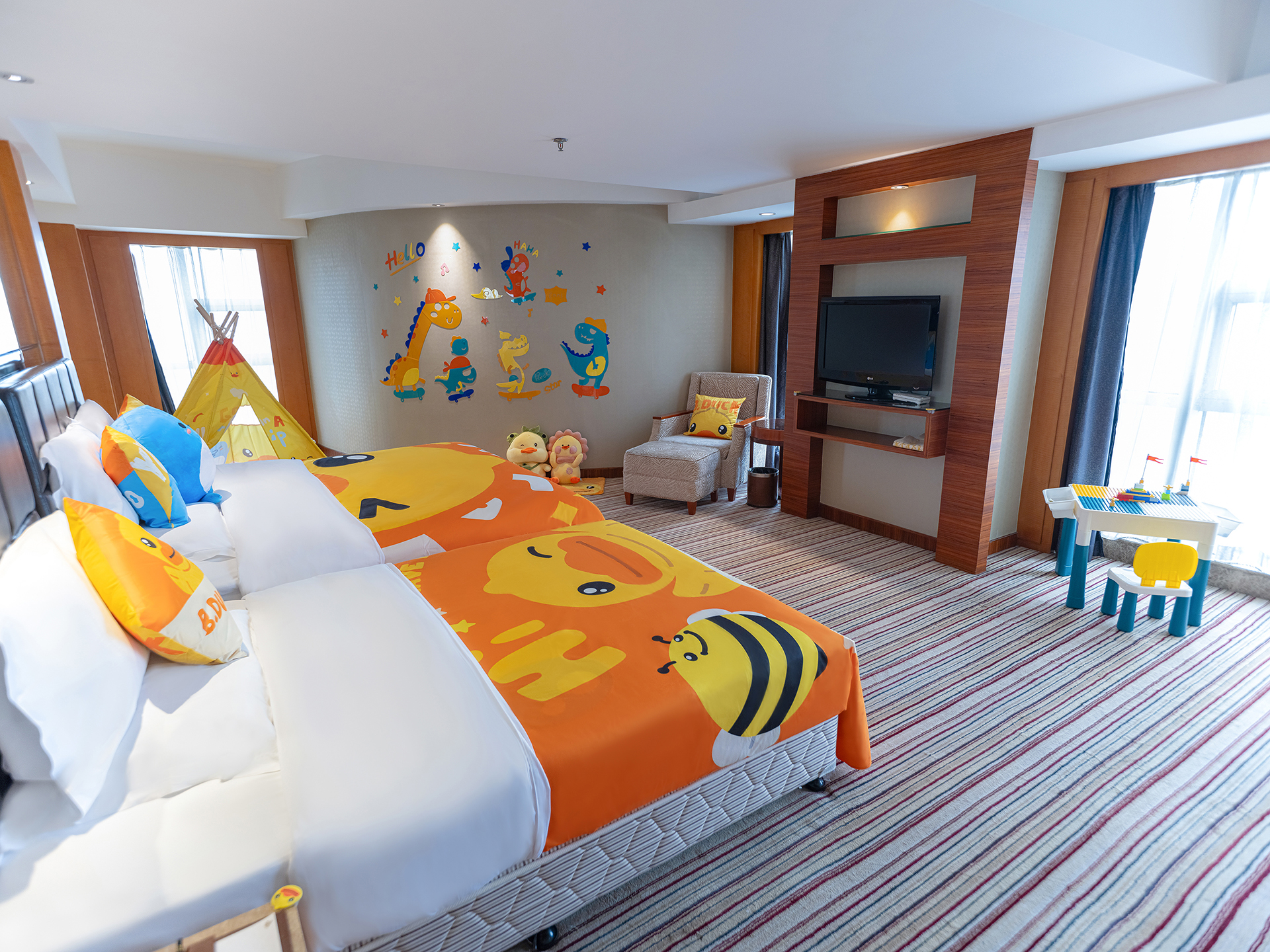 小黃鴨親子家庭間