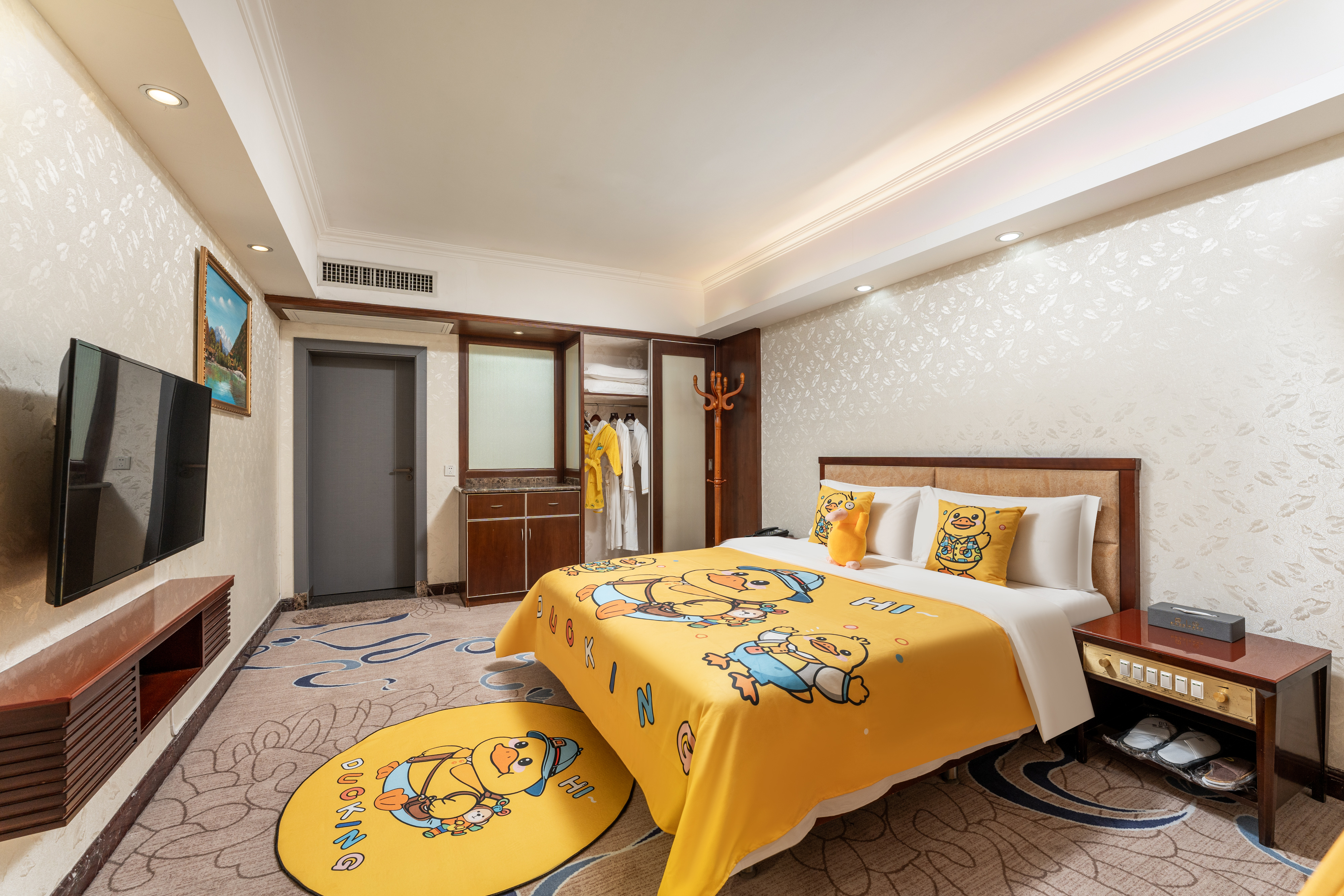 Huahai Hotel (Guangzhou Jiangnanxi changgang Metro Station)亲子套房【一室一厅|超大床+小童小床+小童用品】