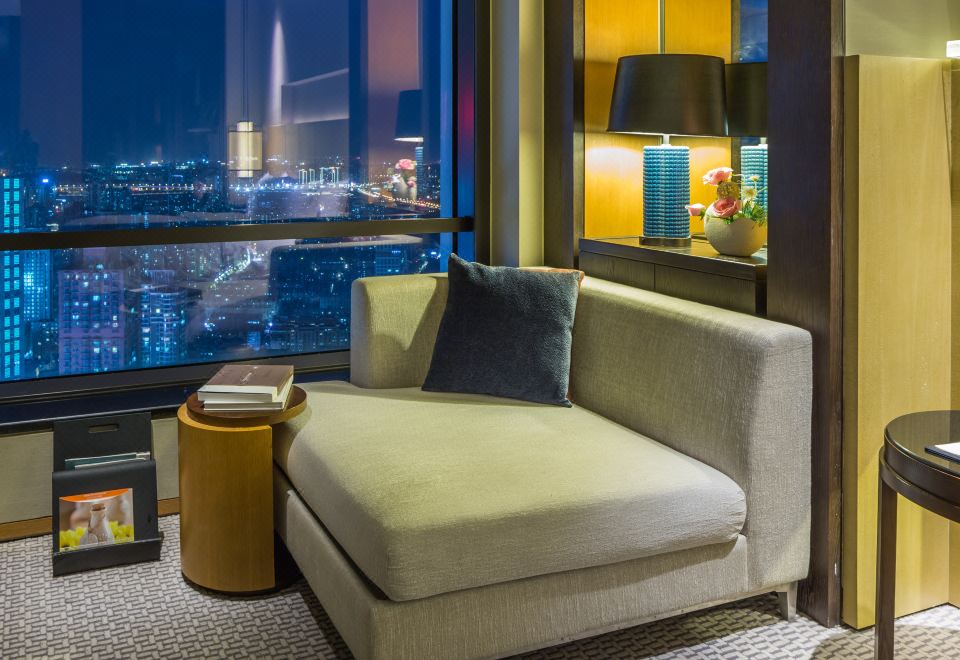 亚太楼高级大床房