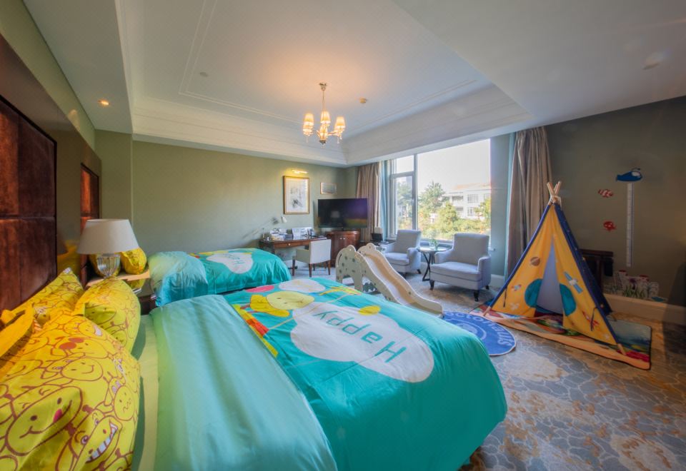SeaView Garden Hotel QingdaoNorth-Facing Family Theme Room