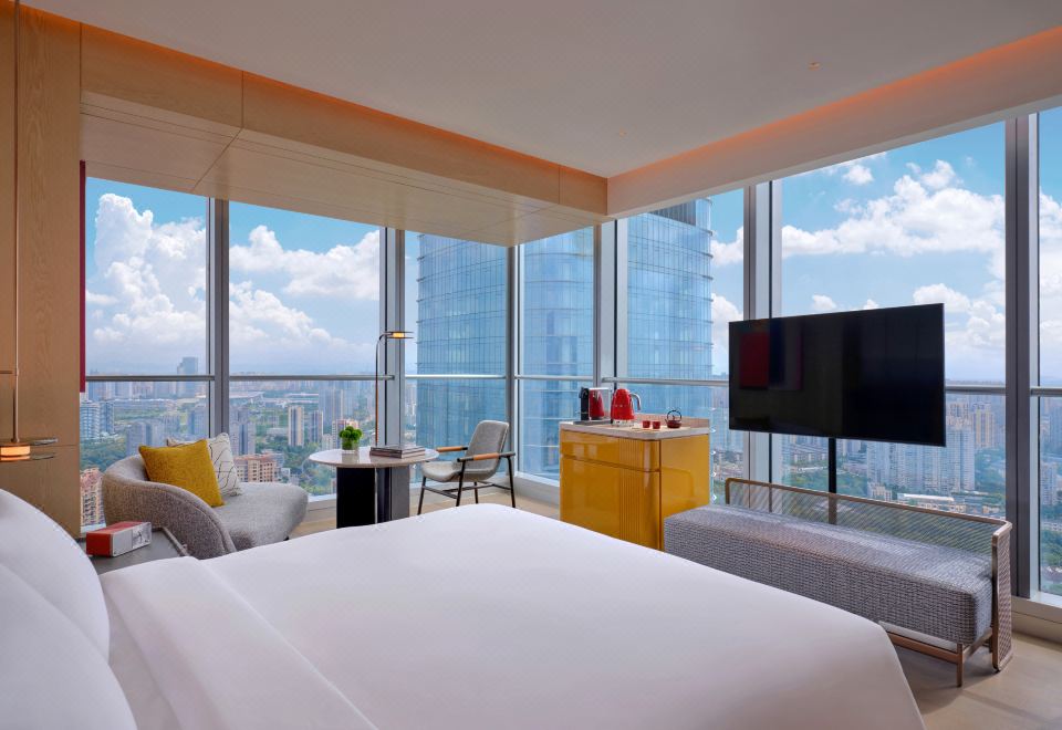 1 King Bed, City View, Corner