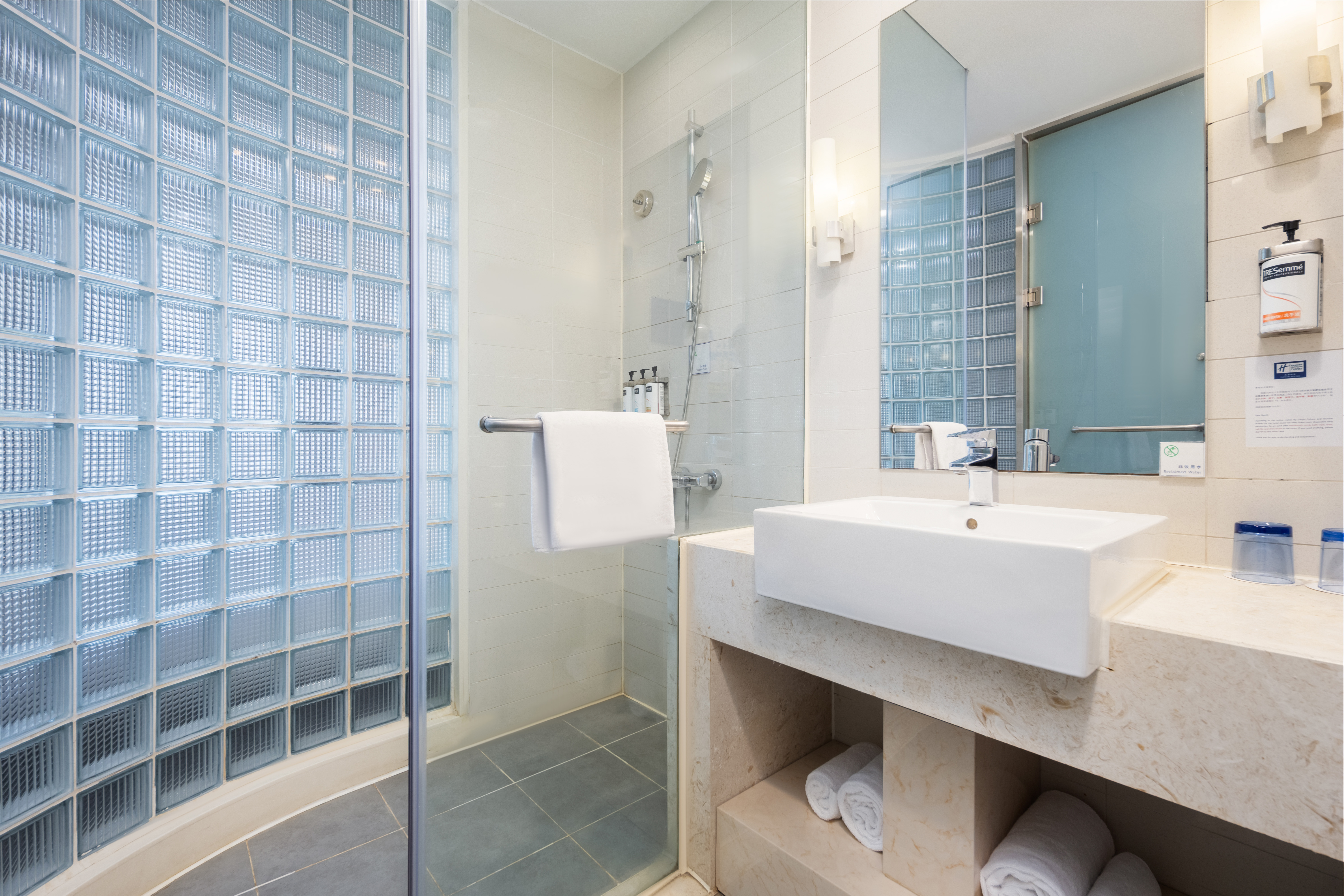 高级房 双床 城市景观