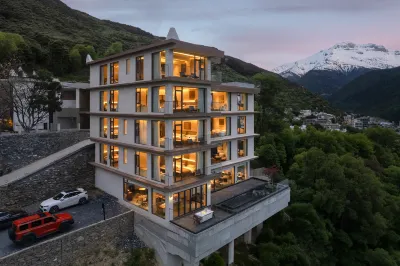 Cloudrest Moon Cliff Lodge Hotels in 