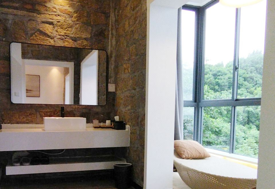 Lanchao Huajianshe Homestay (Zhuhai Guishan Island)Sea Of Clouds Light Luxury Seaview Honeymoon Suite