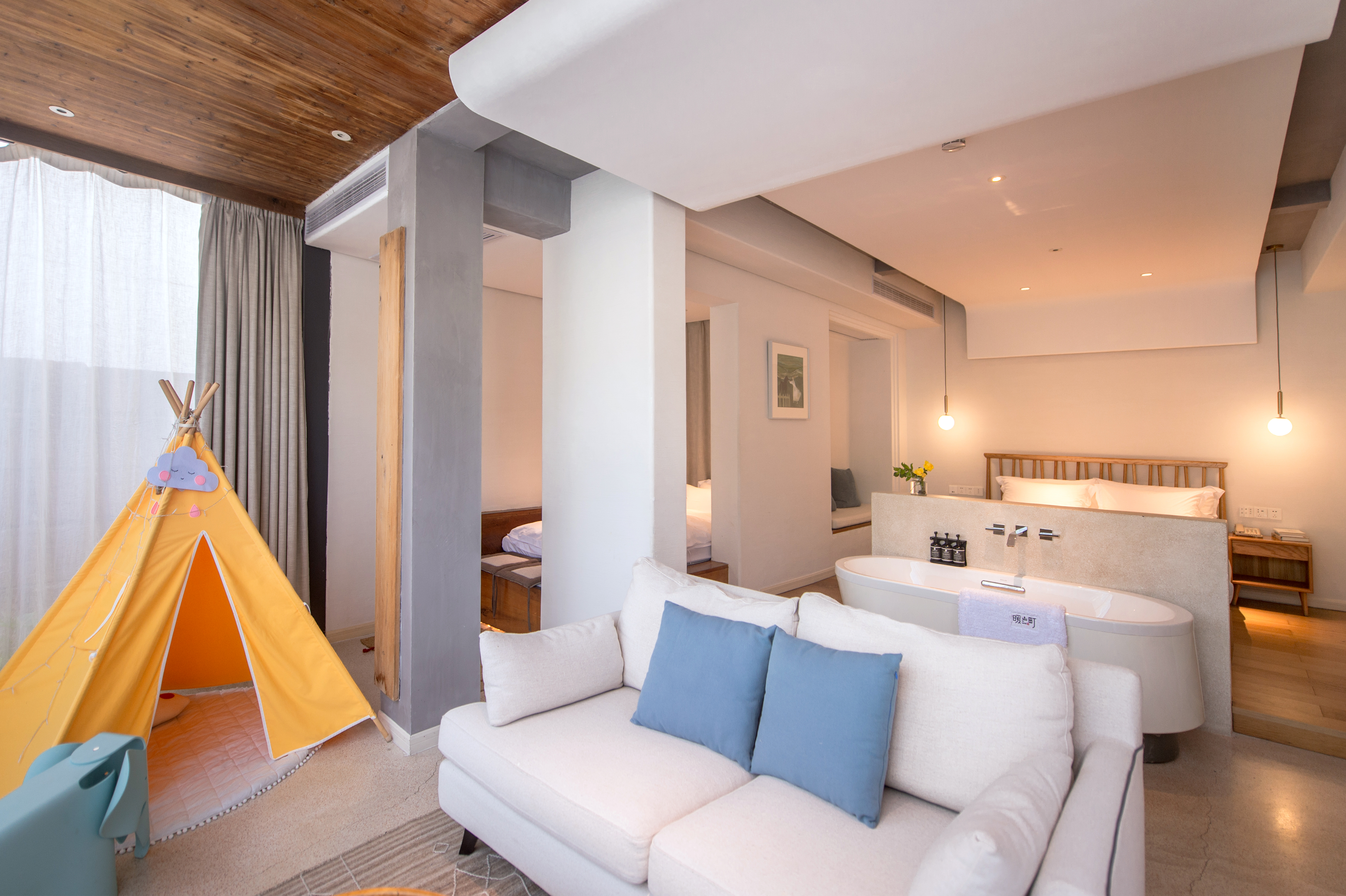 庭院亲子房（浴缸+智能马桶）