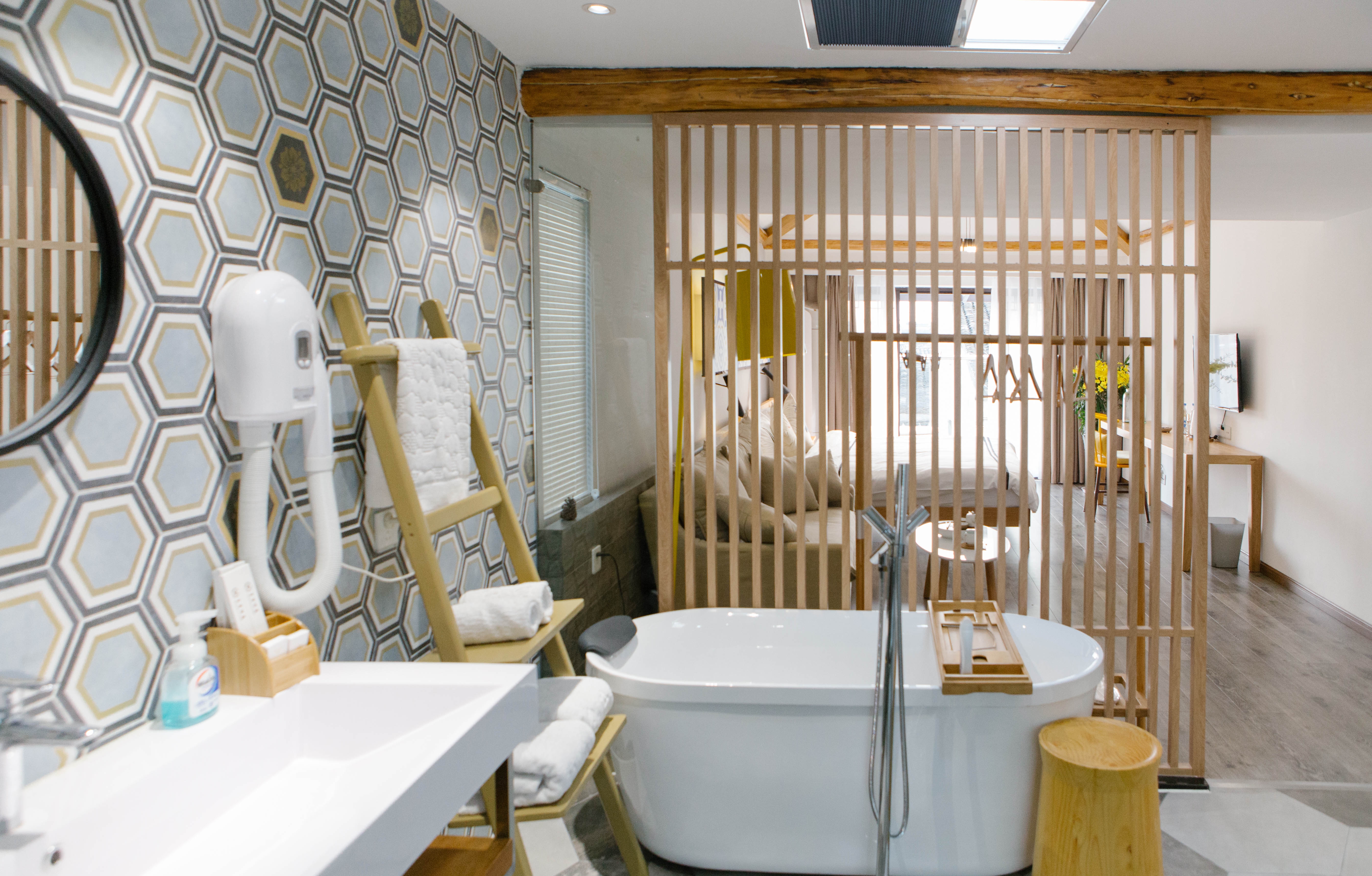 庭苑六卧整栋（6居8床6衞）