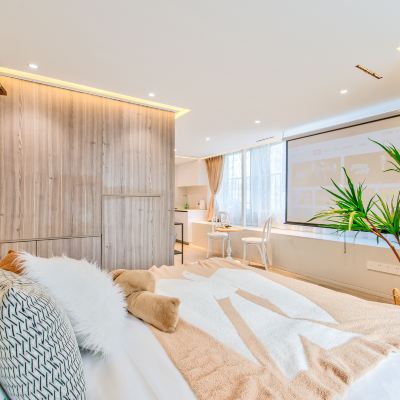 法式泡芙投影大床房（高清影院+廚房+冰箱+洗衣機） 寓見你公寓（珠海拱北口岸高鐵站店）優惠