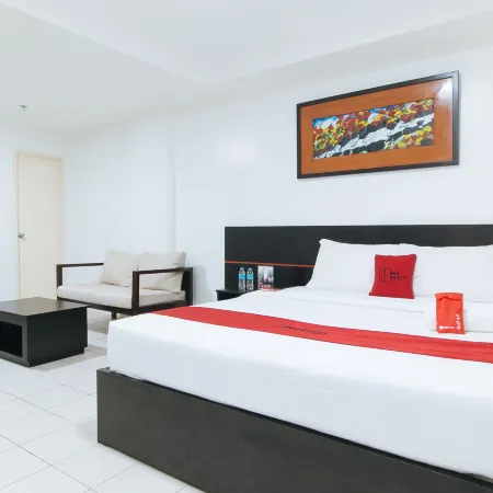 RedDoorz Plus @ Evangelista Street Makati
