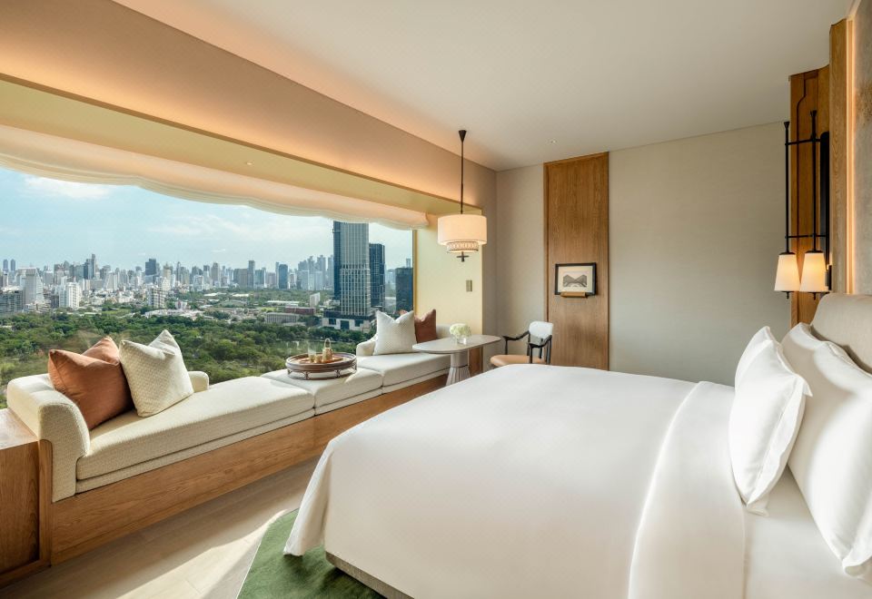 Dusit Thani BangkokClub Suite 1 King, High Floor, Park View