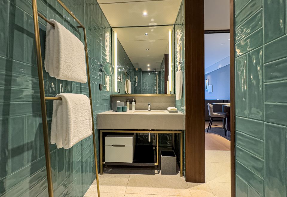 豪华大床房（私享Coffee机+Minibar）