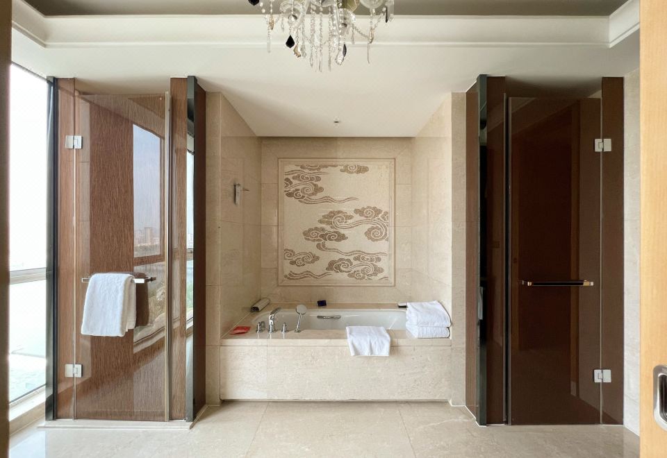 豪华套房（会客区+衣帽间+双衞）