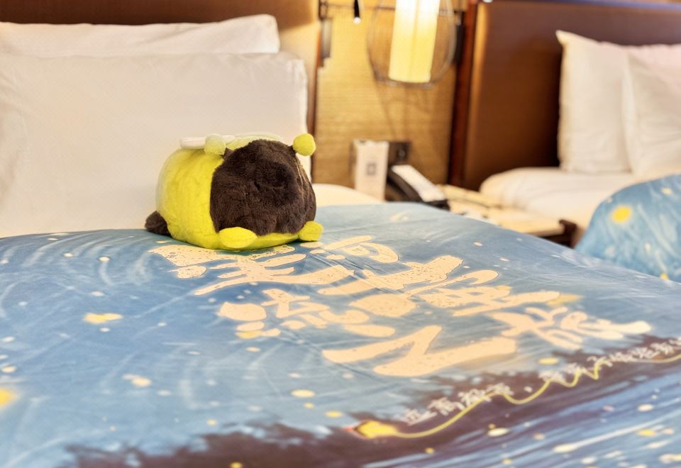 豪华园景萤火虫主题双床房