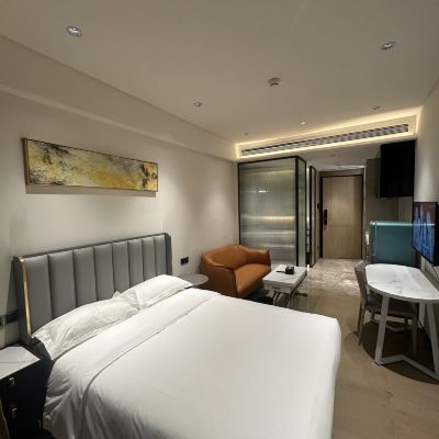 高級大床房[洗衣機+獨立陽台] 時光ONE國際公寓（深圳福田車公廟店）優惠