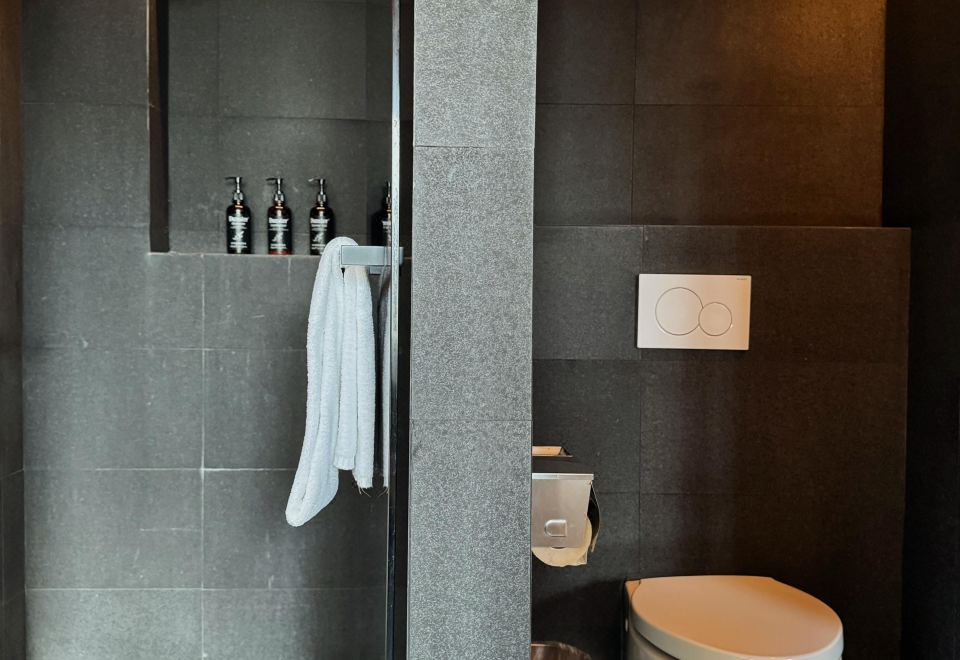 花園行政雙臥套房+2室1廳3衞+戶外露臺+宜人山色