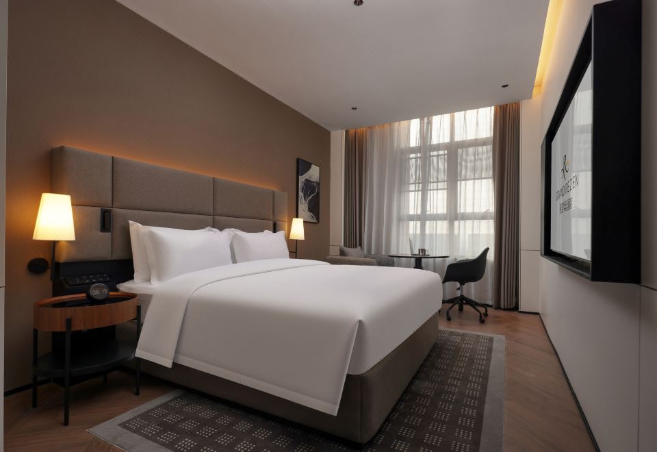 Queen Room With City View